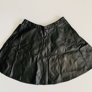 Cefian USA Black Pleather Skirt Women’s Sz Medium